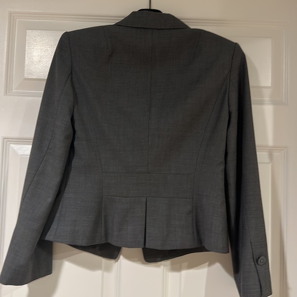 Isabel & Nina suit- jacket + skirt. Size 6/runs big. Polyester rayon wool. Lined - Picture 5 of 9